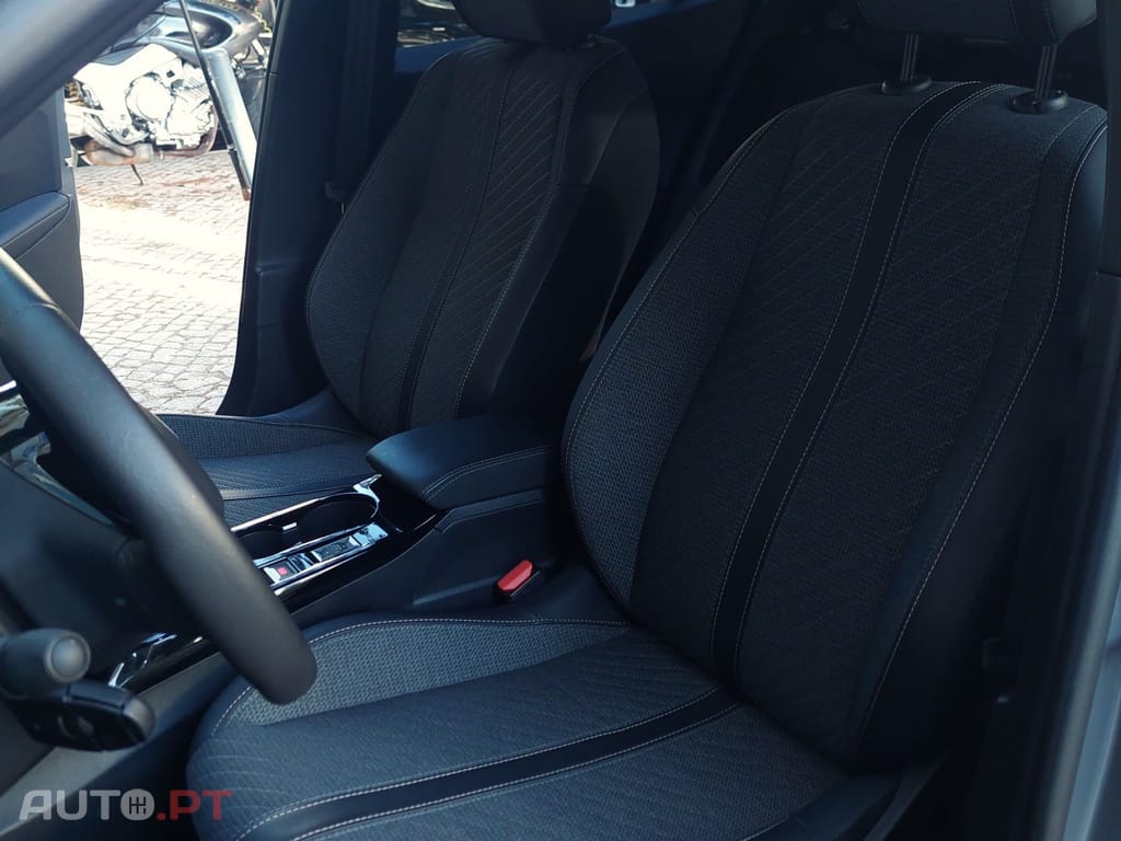 Peugeot E-2008 54 kWh Allure