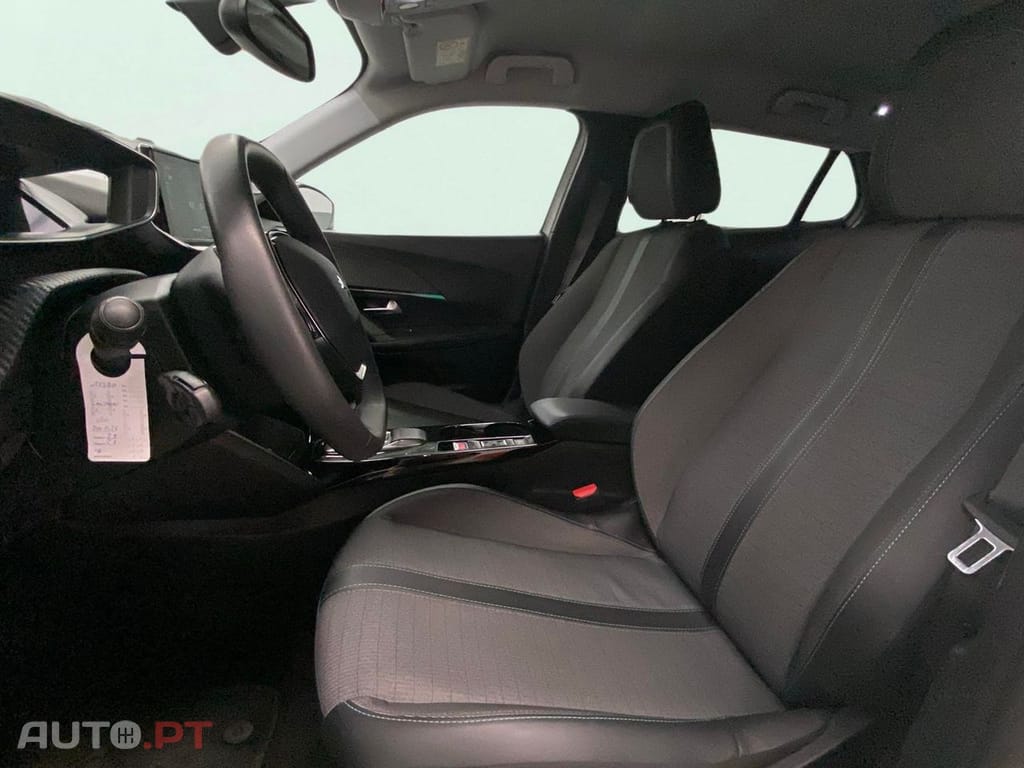Peugeot E-2008 50 kWh Allure Pack