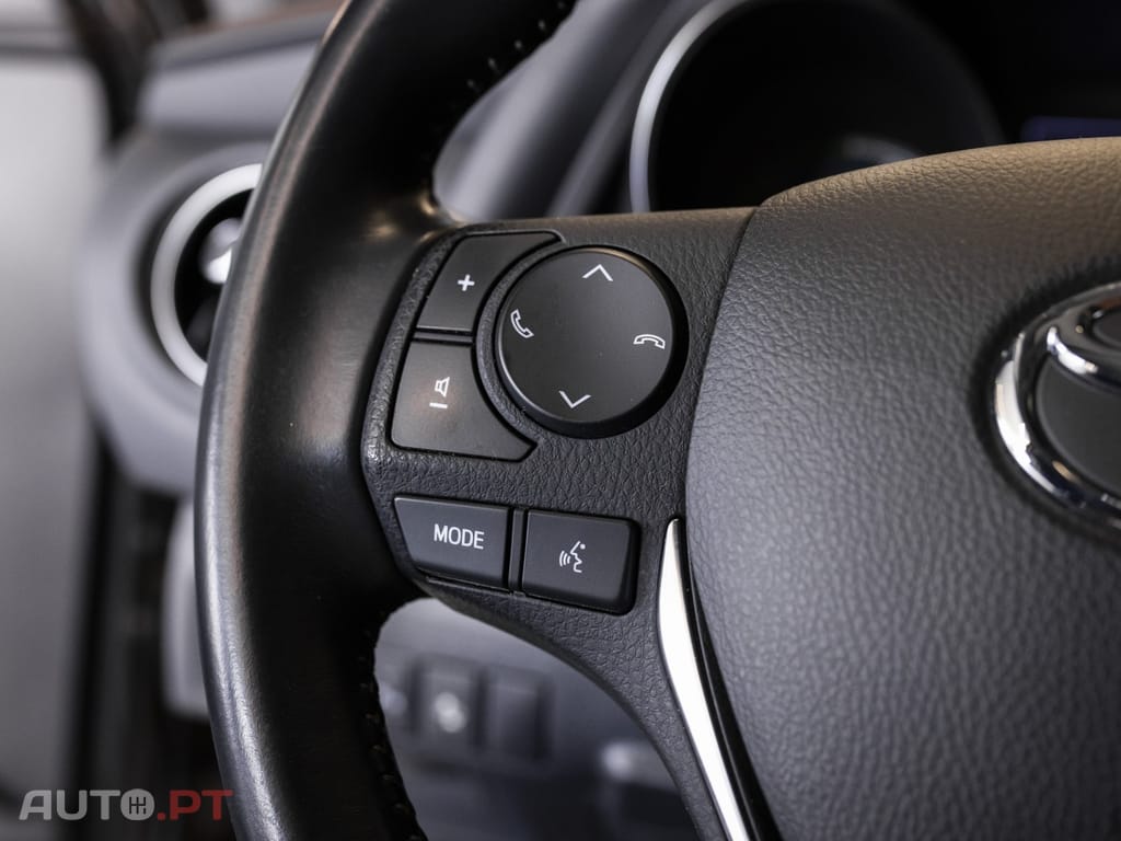 Toyota Auris Touring Sports 1.8 HSD Sport+Navi