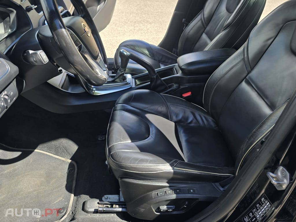 Volvo V40 2.0 D4 R-Design Summum