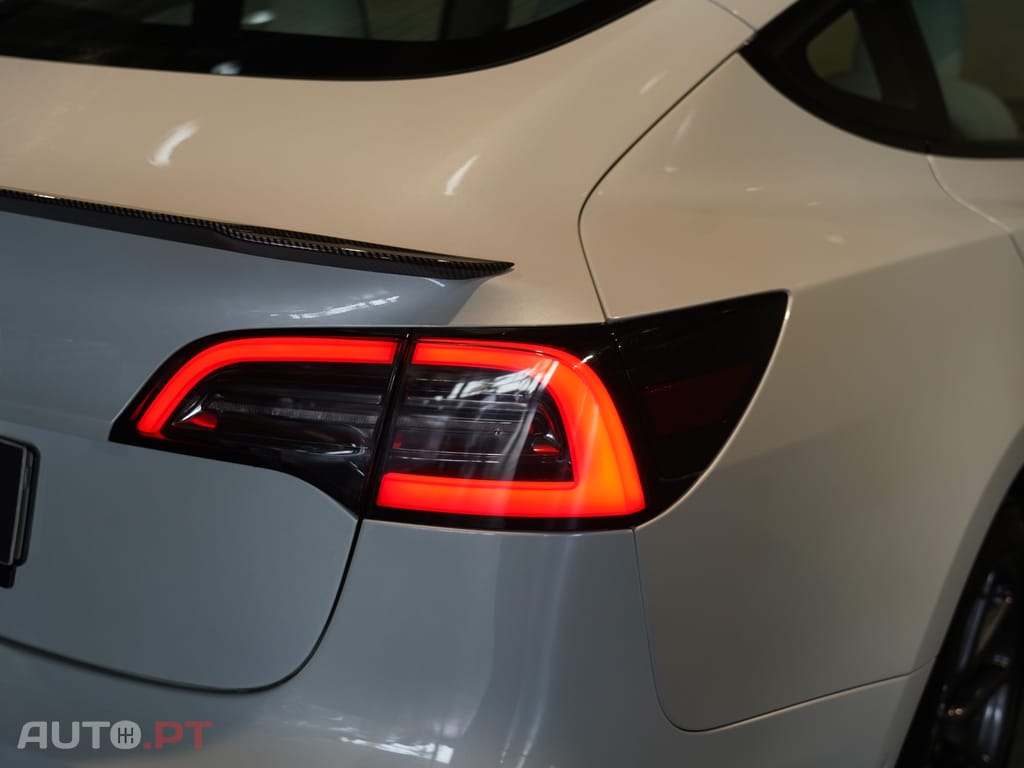 Tesla Model 3 Tração Traseira