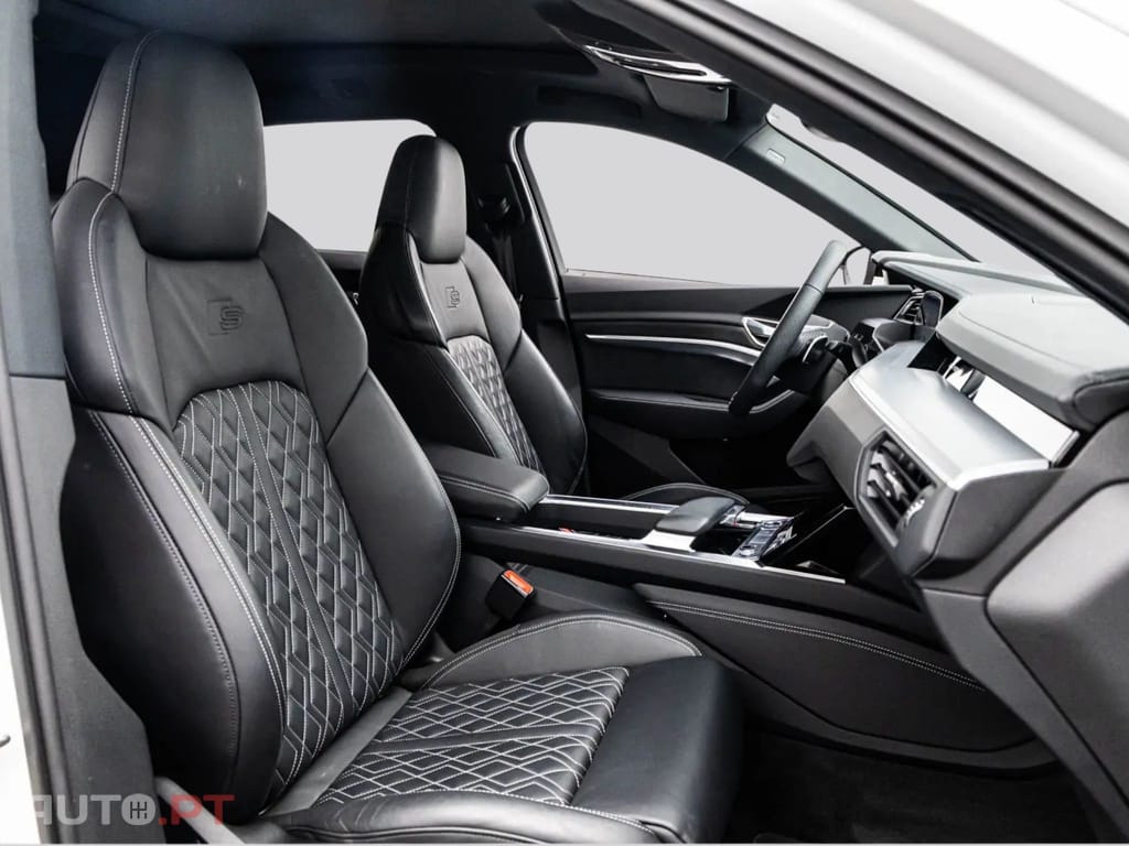 Audi Q8 E-Tron 55 S LINE BLACK I.V.A DEDUTIVEL 