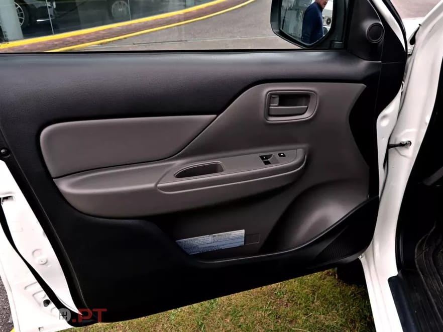 Mitsubishi L200 2.4 DI-D CD S.Cab 3L Instyle 4WD