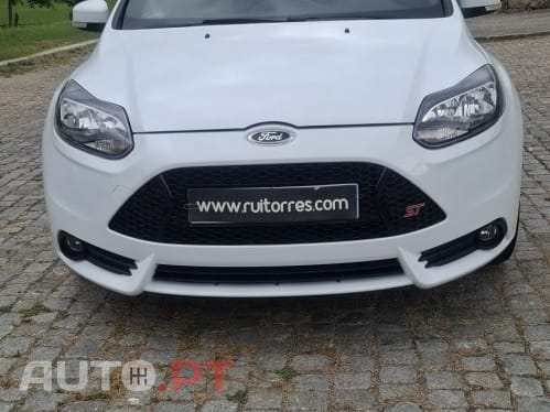 Ford Focus 2.0 EcoBoost ST c/ Pack Pele Desportiva