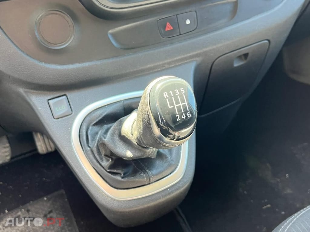 Nissan NV300 3 LUGARES L1 H2