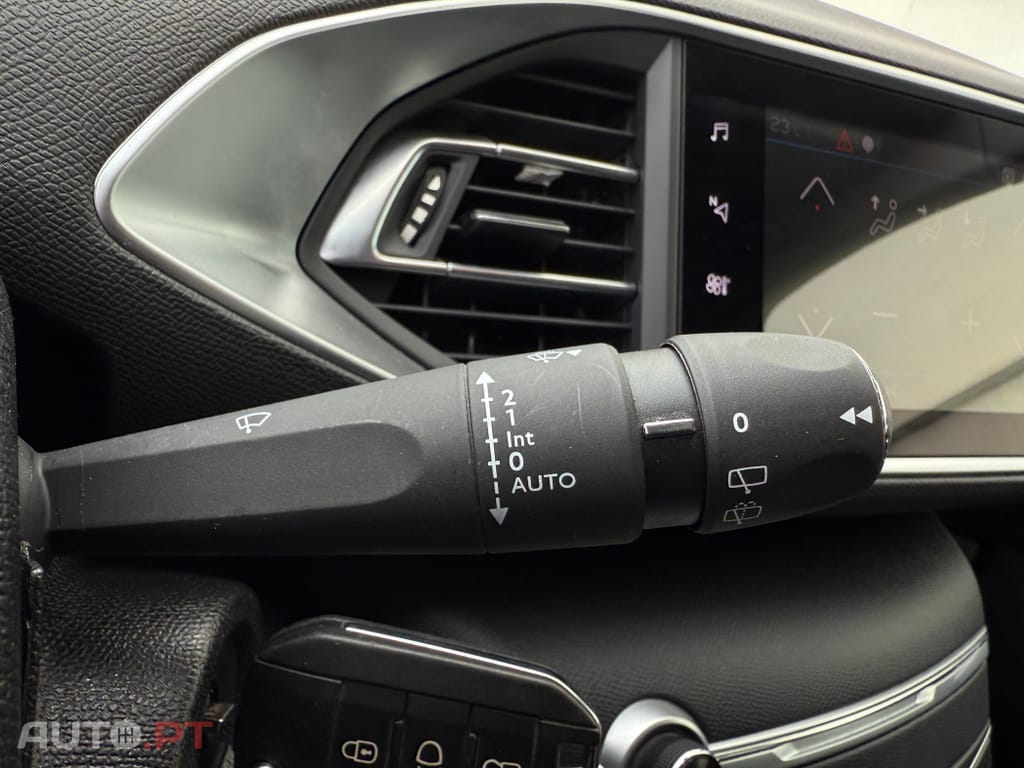 Peugeot 308 1.5 BlueHDi Style J17