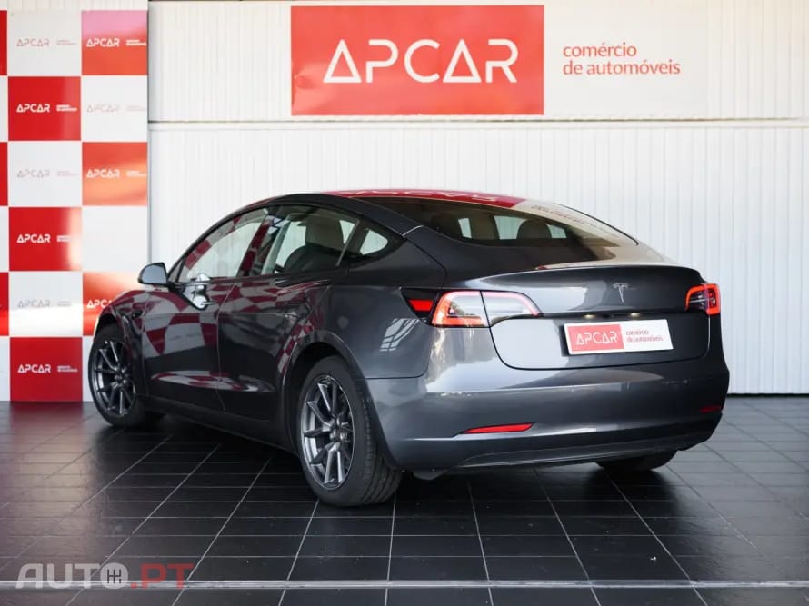 Tesla Model 3 Standard Range Plus RWD