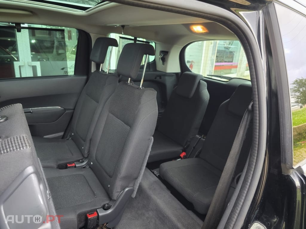 Peugeot 5008 1.6 E-HDi 7L Allure 2-Tronic 113g