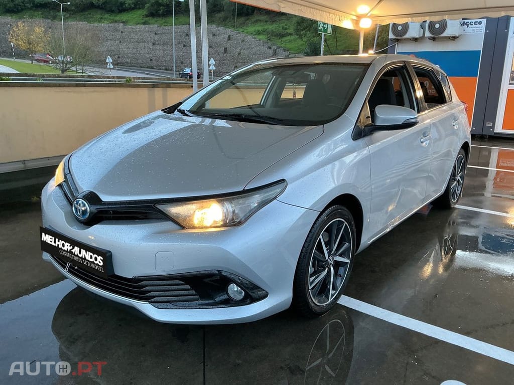 Toyota Auris 1.8 Hybrid Design Edition