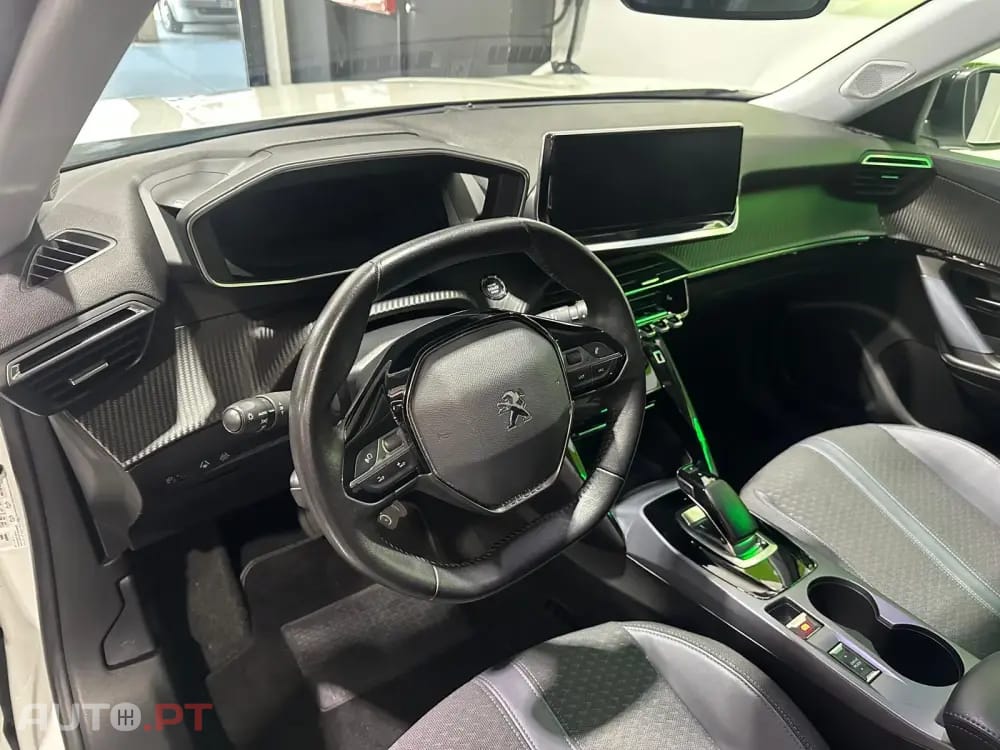 Peugeot E-2008 50 kWh Active Pack