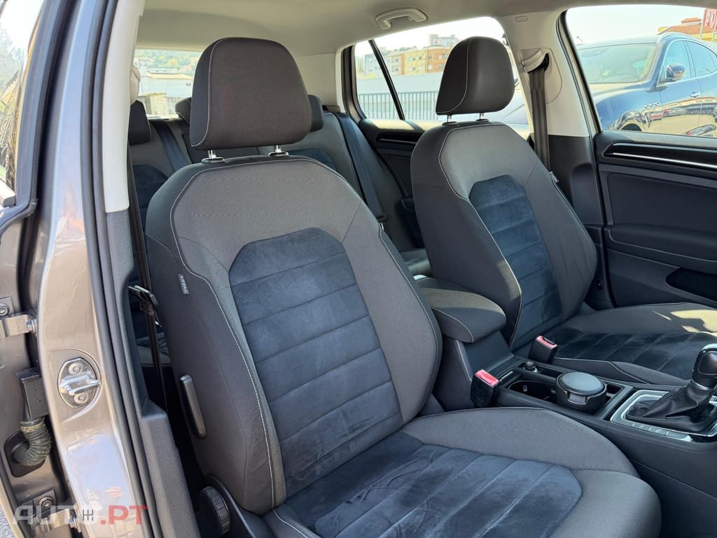 Volkswagen Golf 1.6 TDi Highline DSG