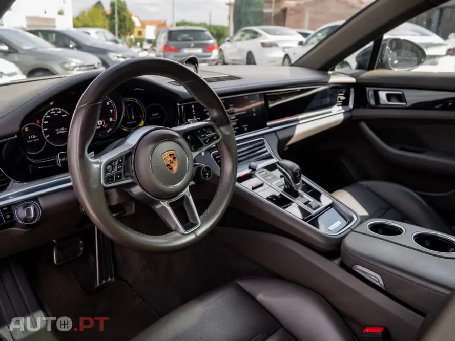 Porsche Panamera 4 E-Hybrid Platinum Edition
