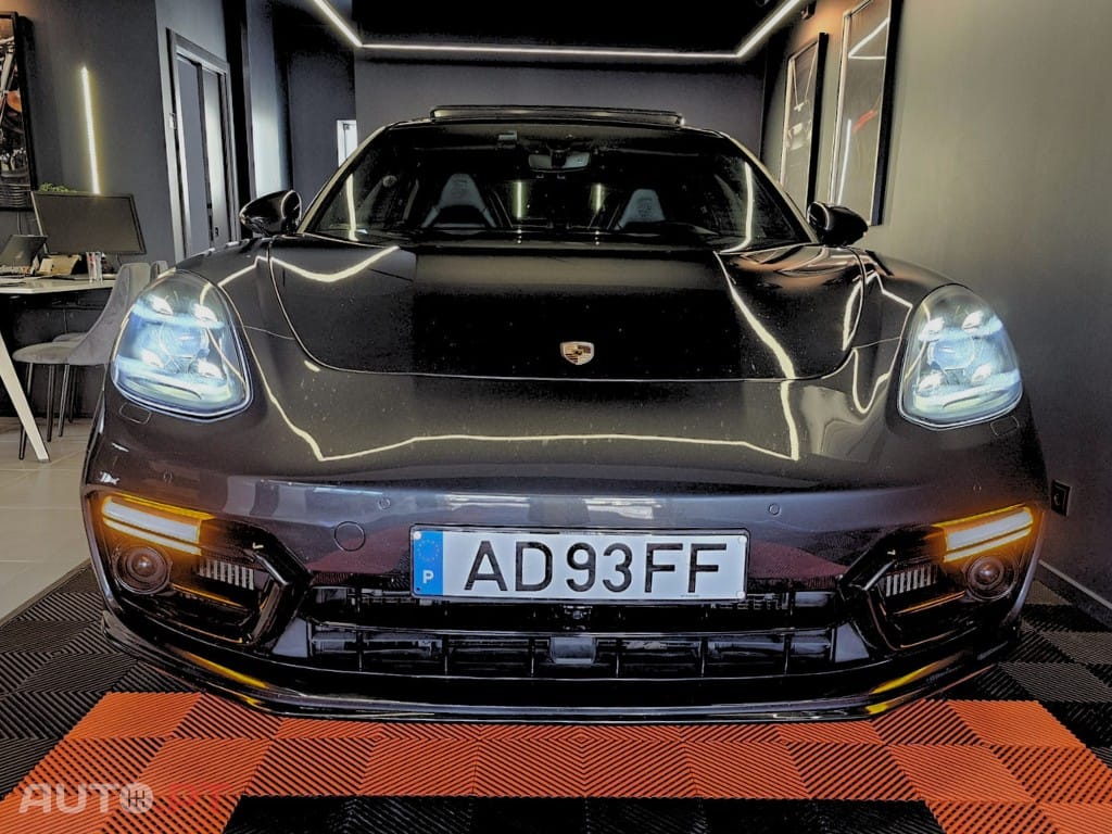 Porsche Panamera 4 E-Hybrid