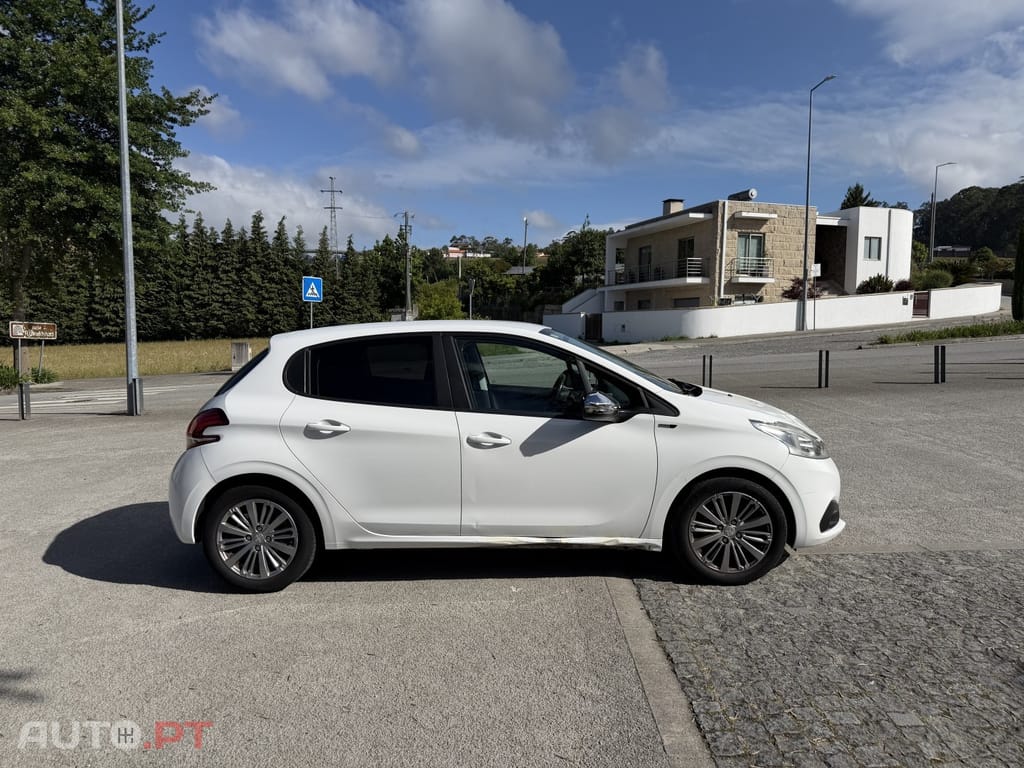 Peugeot 208 1.6 e-HDi Active