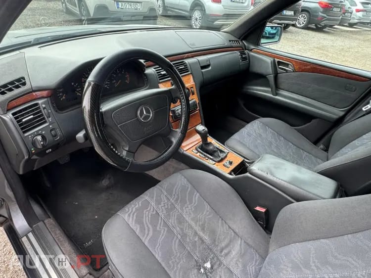 Mercedes-Benz E 220 CDI Classic