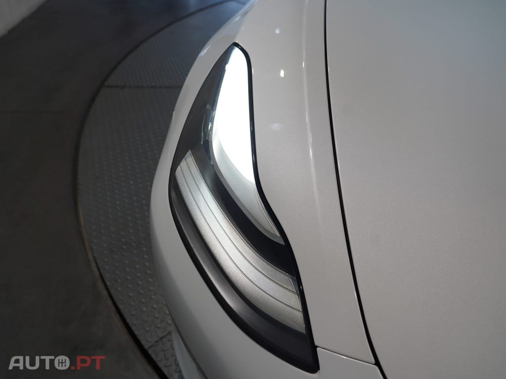 Tesla Model 3 Tração Traseira