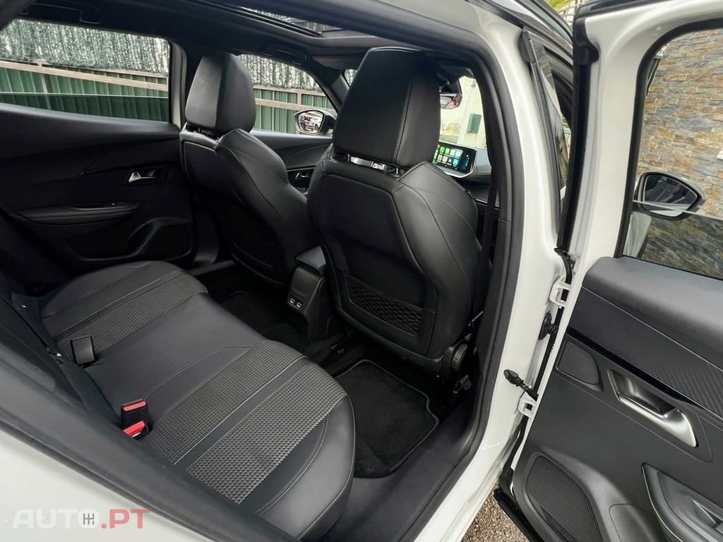 Peugeot E-2008 50 kWh GT Line - 310kms Aut