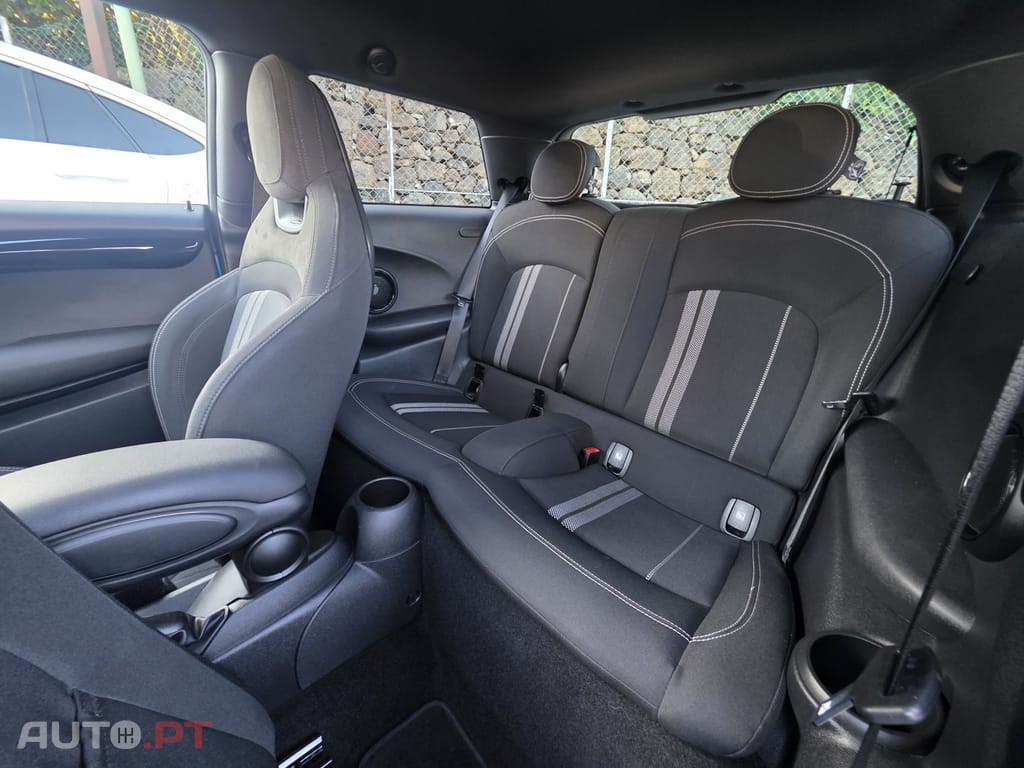 MINI Cooper John Cooper Works Auto Desportiva