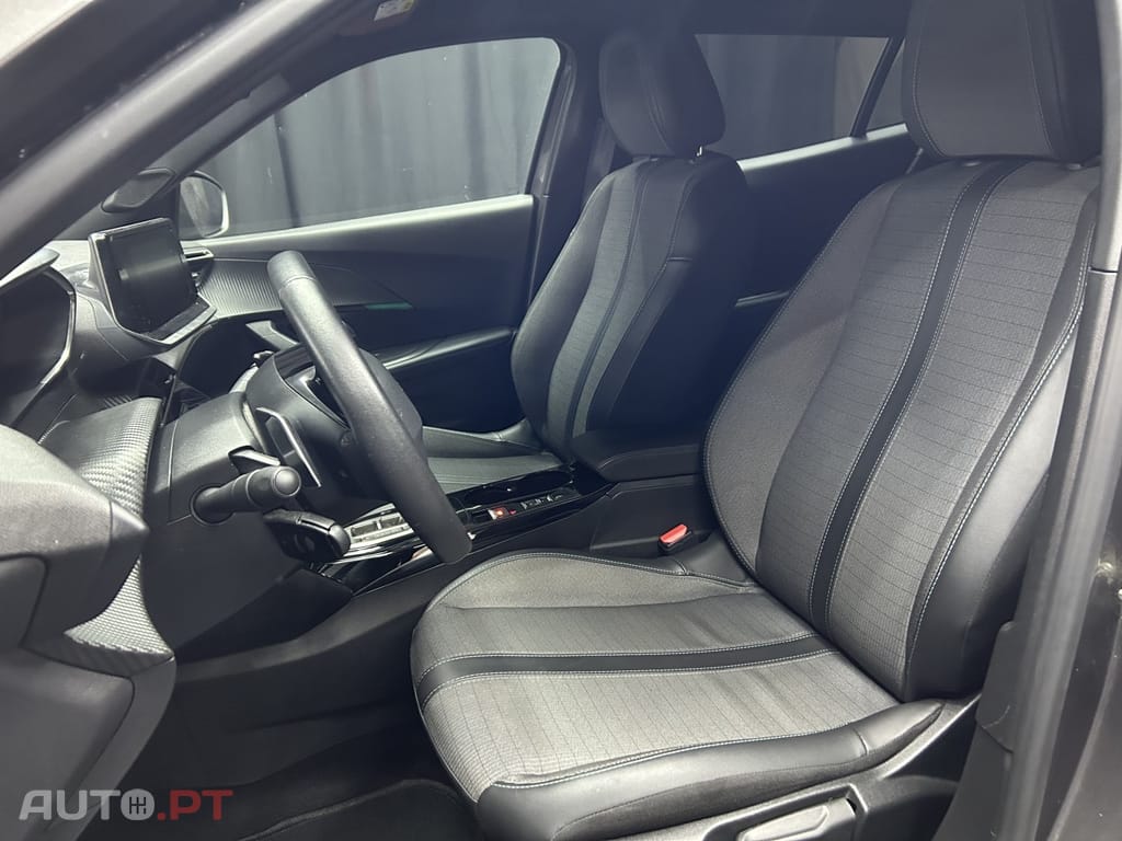 Peugeot 2008 1.2 PureTech Allure EAT8