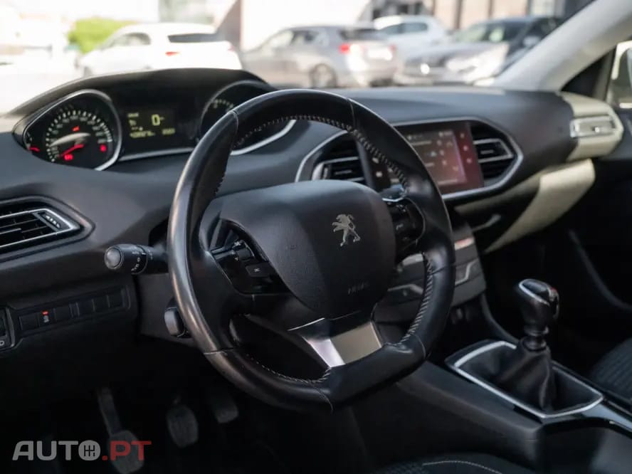 Peugeot 308 1.5 BlueHDi Business Line