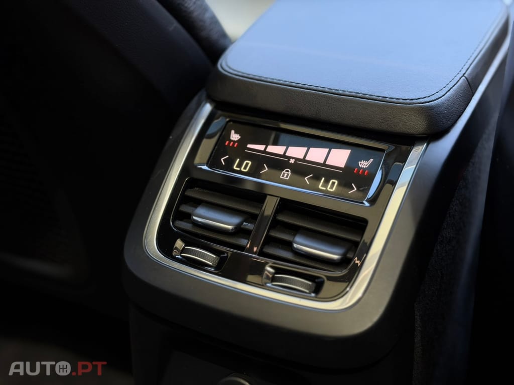 Volvo XC90 2.0 T8 PHEV Ultimate Dark AWD