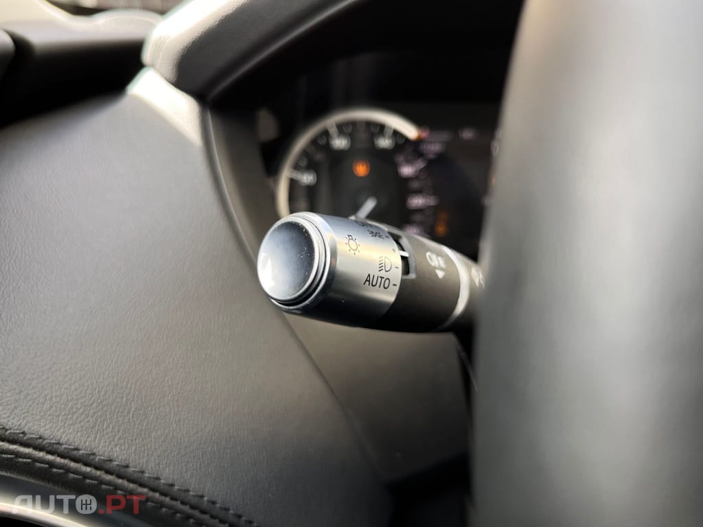 Jaguar XE 200d R Dynamic RED 