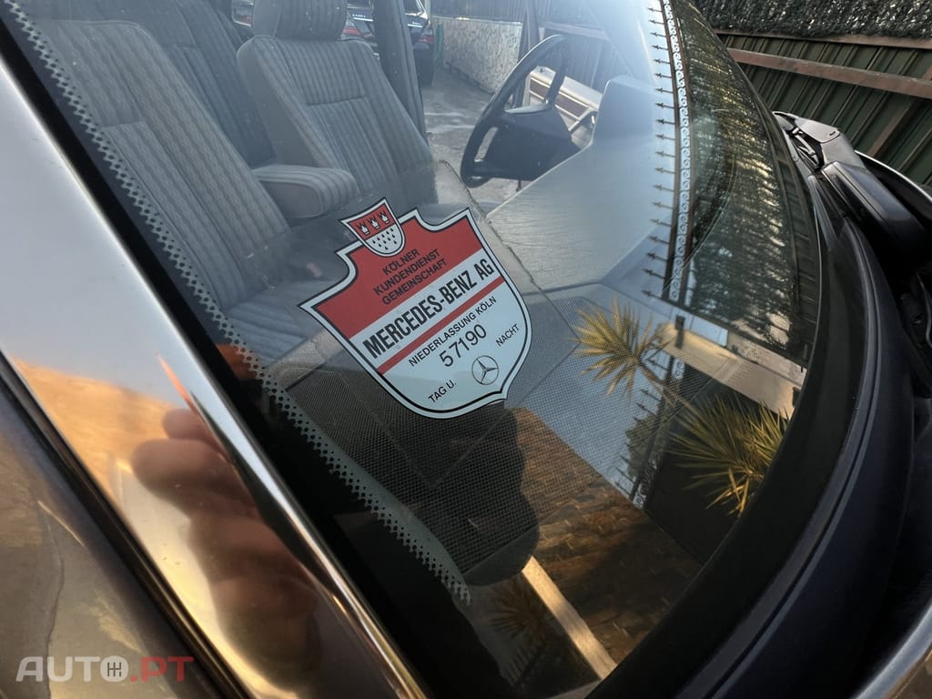 Mercedes-Benz W124 300 D