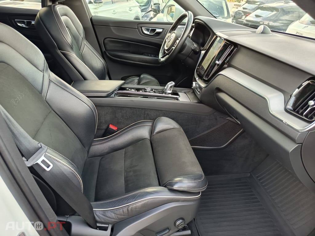 Volvo XC60 2.0 T8 PHEV R-Design AWD