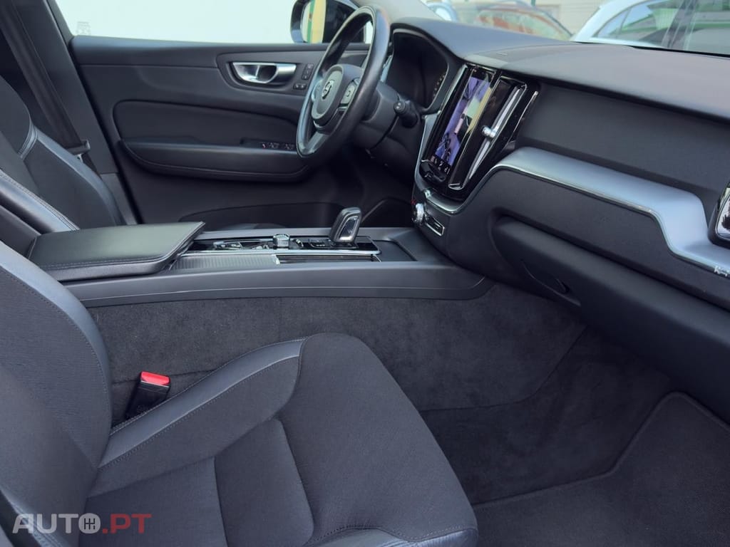 Volvo XC60 2.0 T6 PHEV R-Design AWD