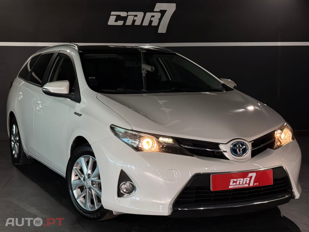 Toyota Auris Outro