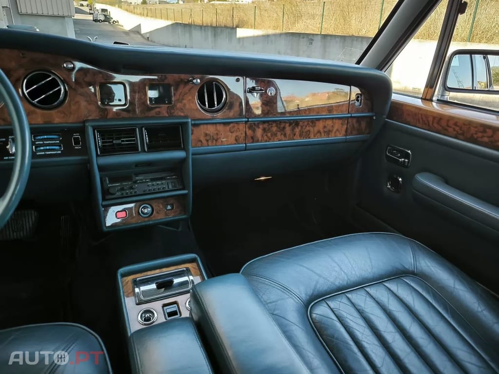 Rolls Royce Silver Spur 2 AXLE RIGID BODY 4 DOOR SALOON