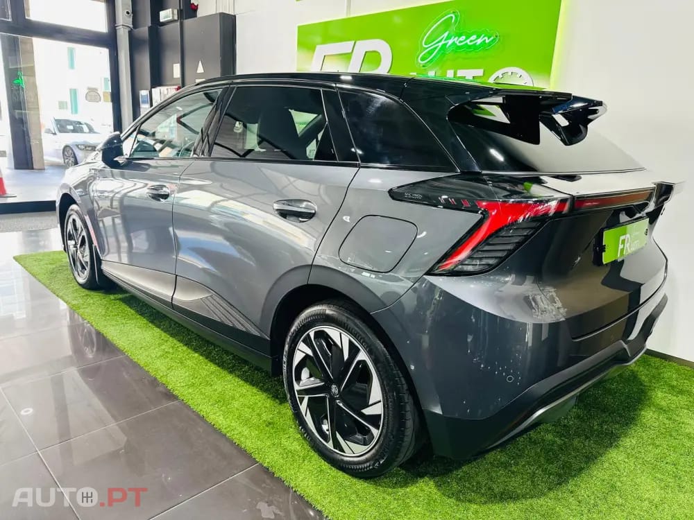 MG MG4 64 kWh Luxury