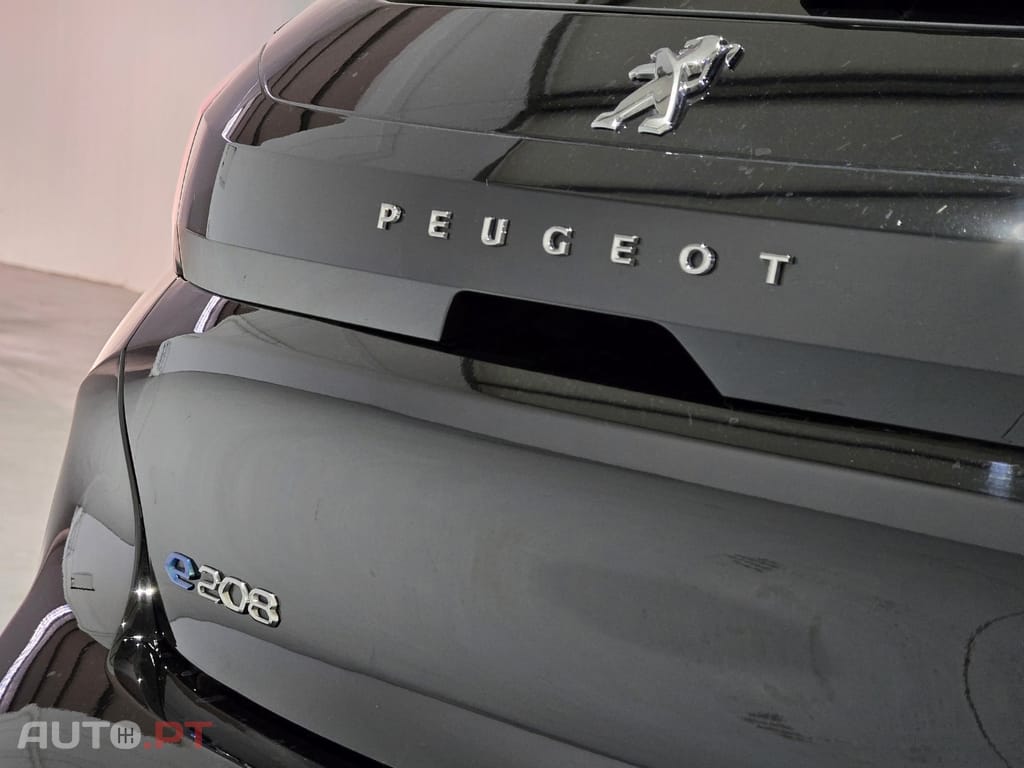 Peugeot E-208 50 kWh Allure Roadtrip