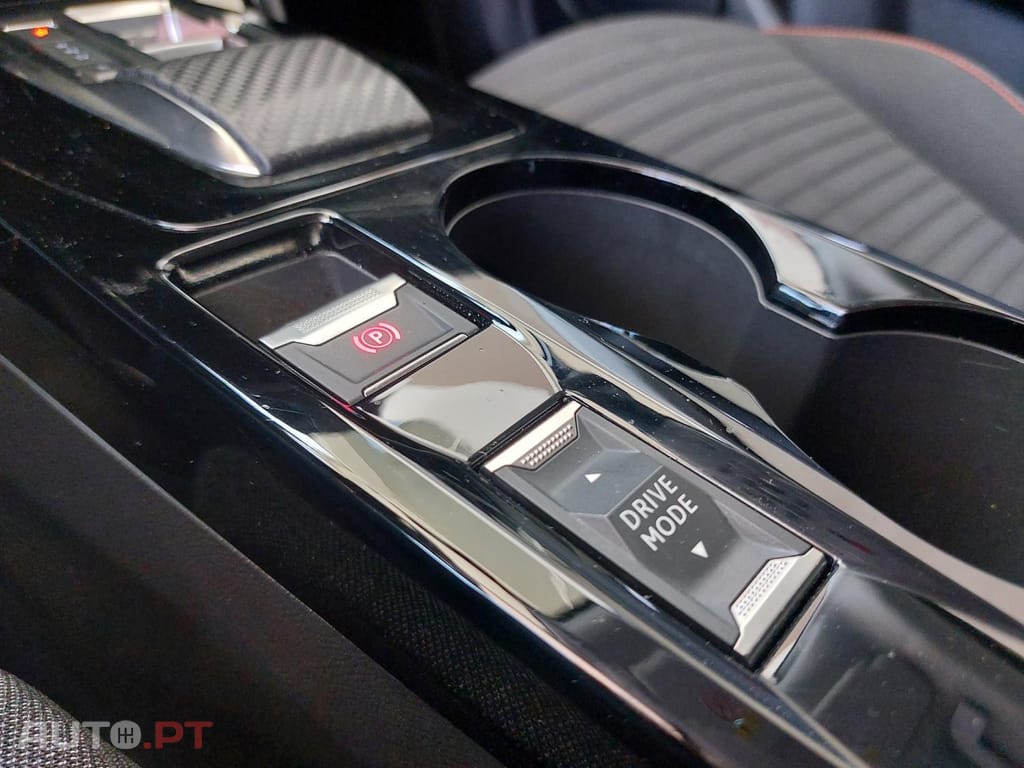 Peugeot E-2008 50 kWh Active Pack