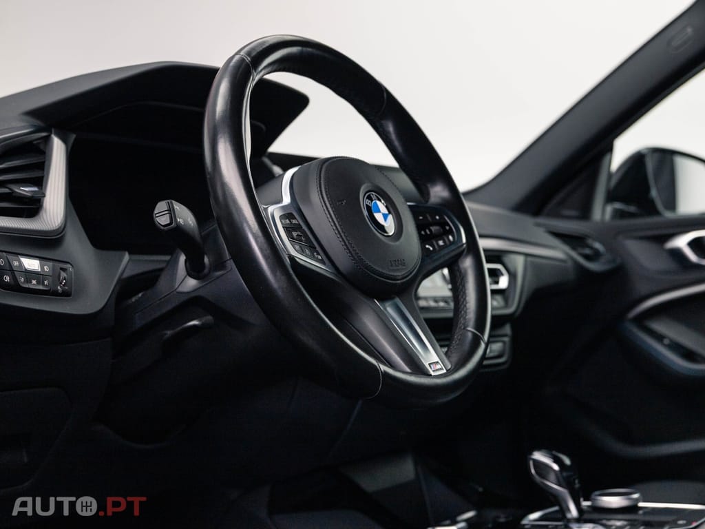 BMW 218 i Pack Desportivo M