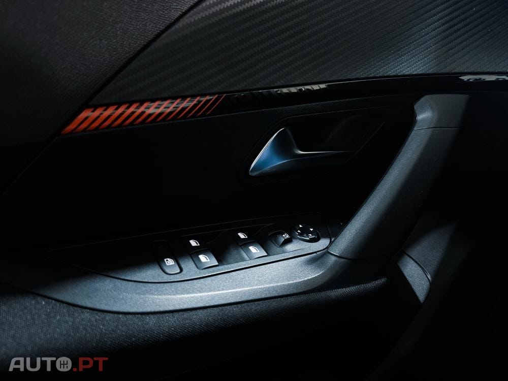 Peugeot 2008 1.2 PureTech Allure EAT8