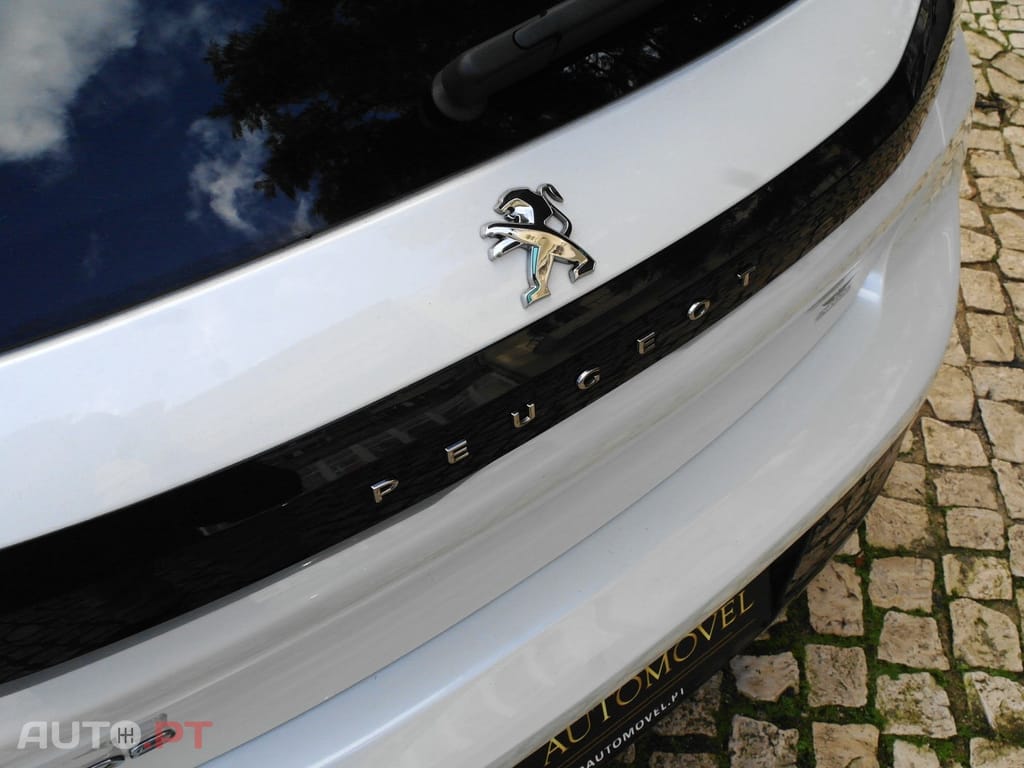 Peugeot E-208 50 kWh Active