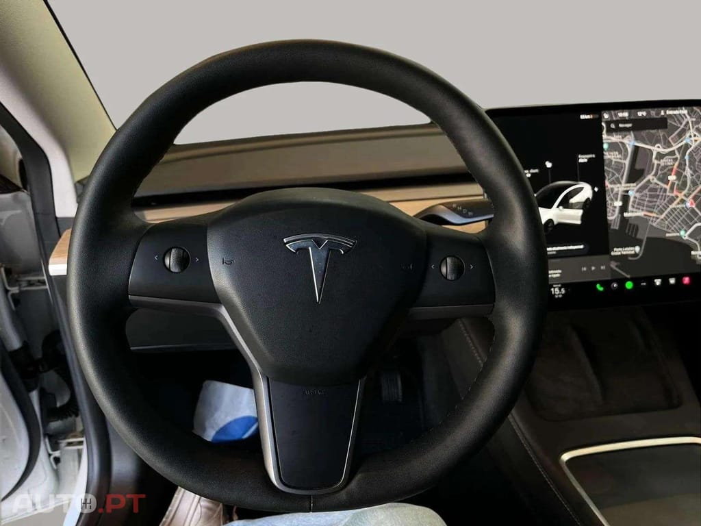 Tesla Model 3 Stander 