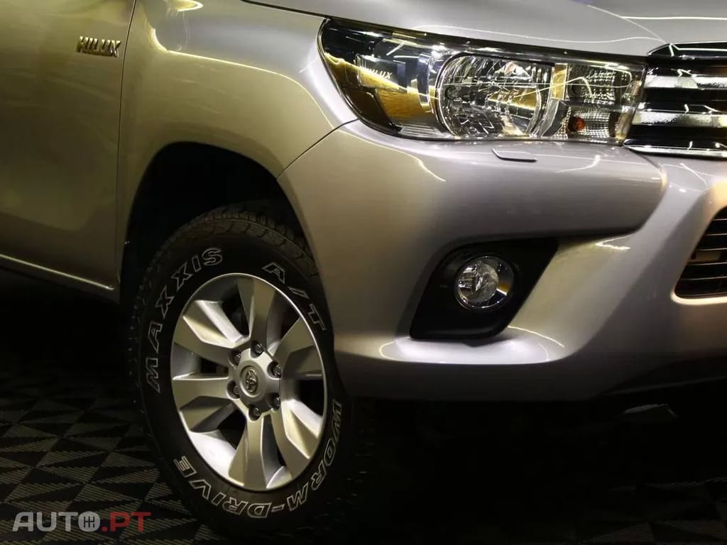 Toyota Hilux 2.4 D-4D 4WD Tracker
