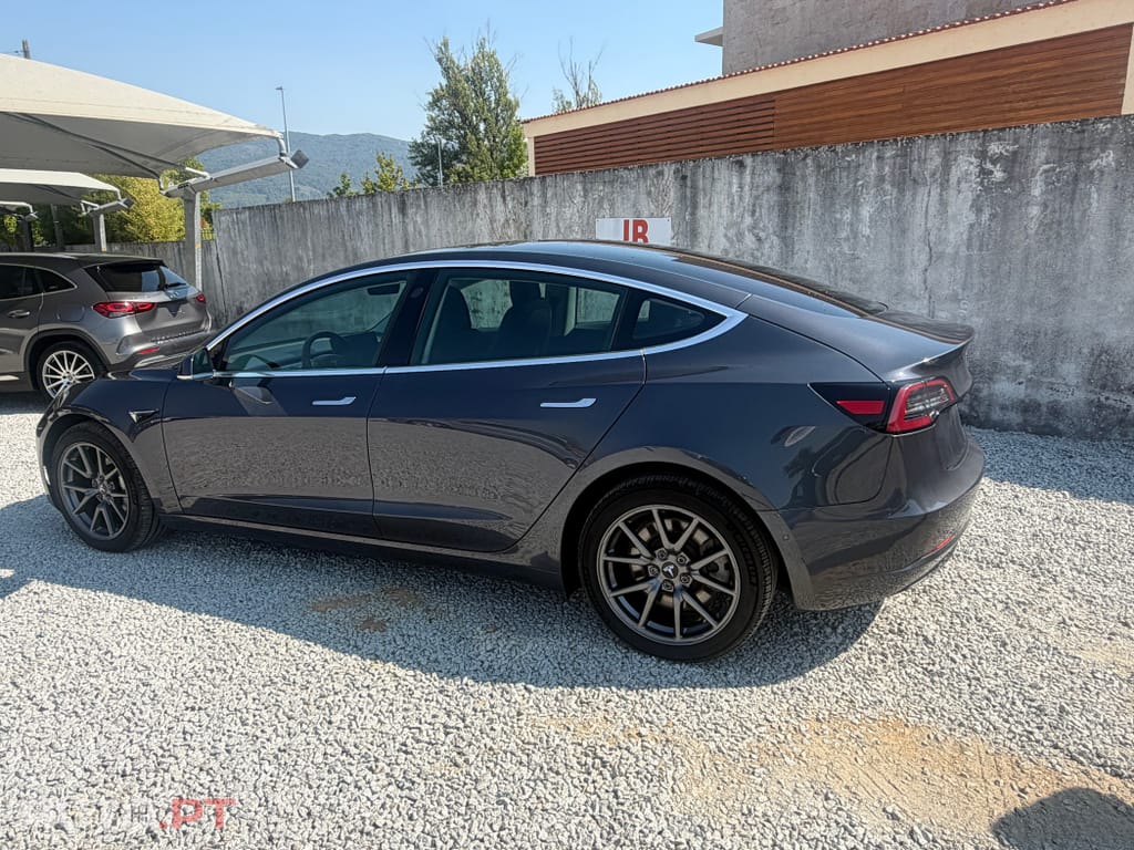 Tesla Model 3 Outro