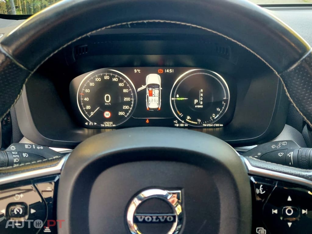 Volvo XC60 2.0 T8 PHEV R-Design AWD