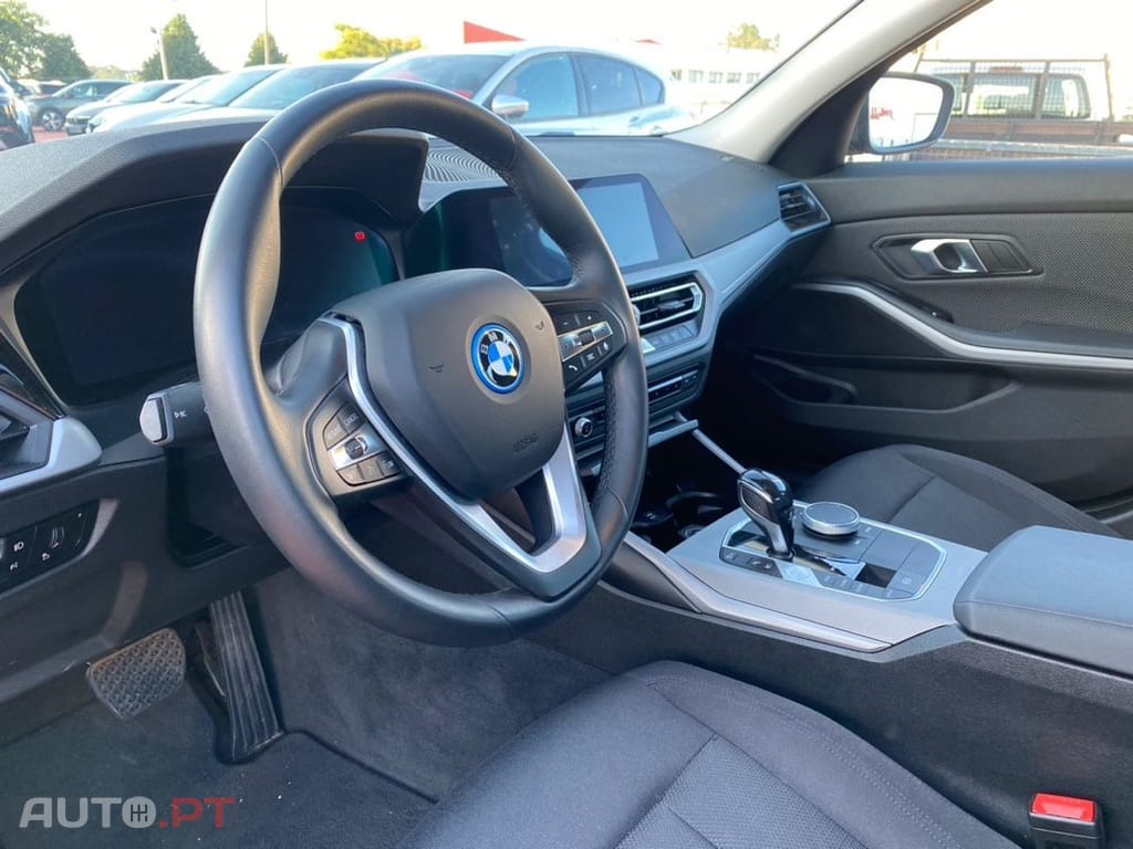 BMW 330 e Line Sport Auto