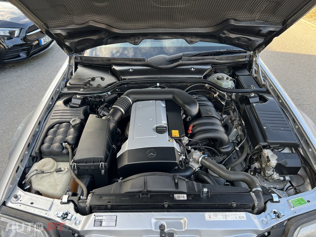 Mercedes-Benz SL 280 Outro