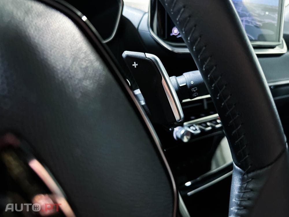 Peugeot 2008 Hybrid 145 e-DSC Allure