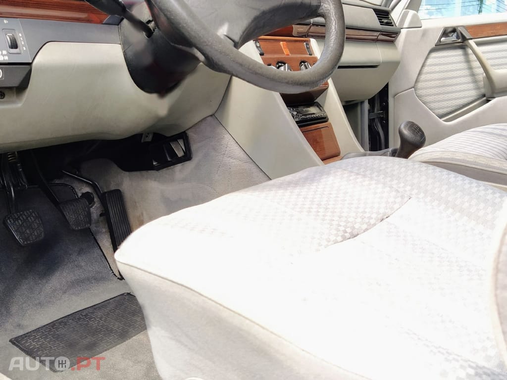 Mercedes-Benz 250 D