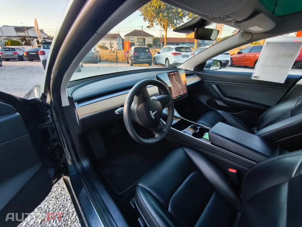 Tesla Model 3 Tração Traseira