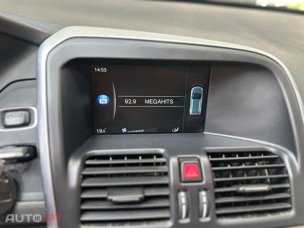 Volvo XC60 2.0 D4 R-Design Momentum