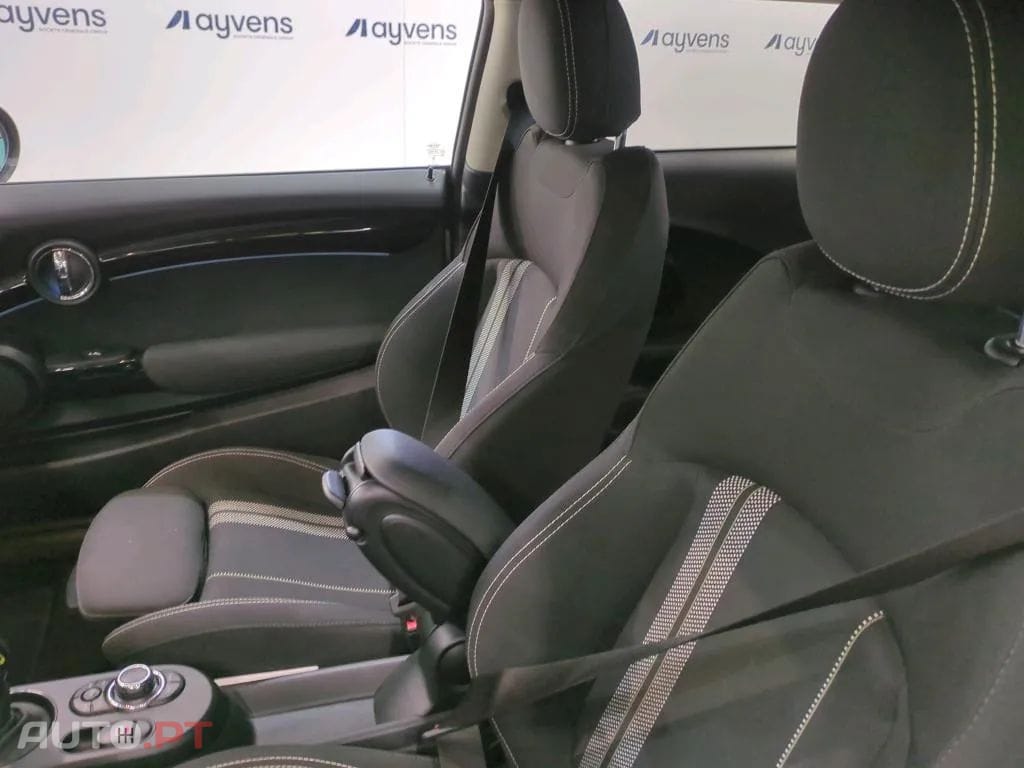MINI Cooper Cooper SE Premium Essential