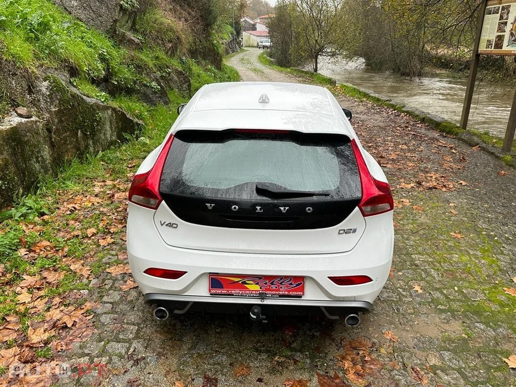 Volvo V40 2.0 D3 R-Design