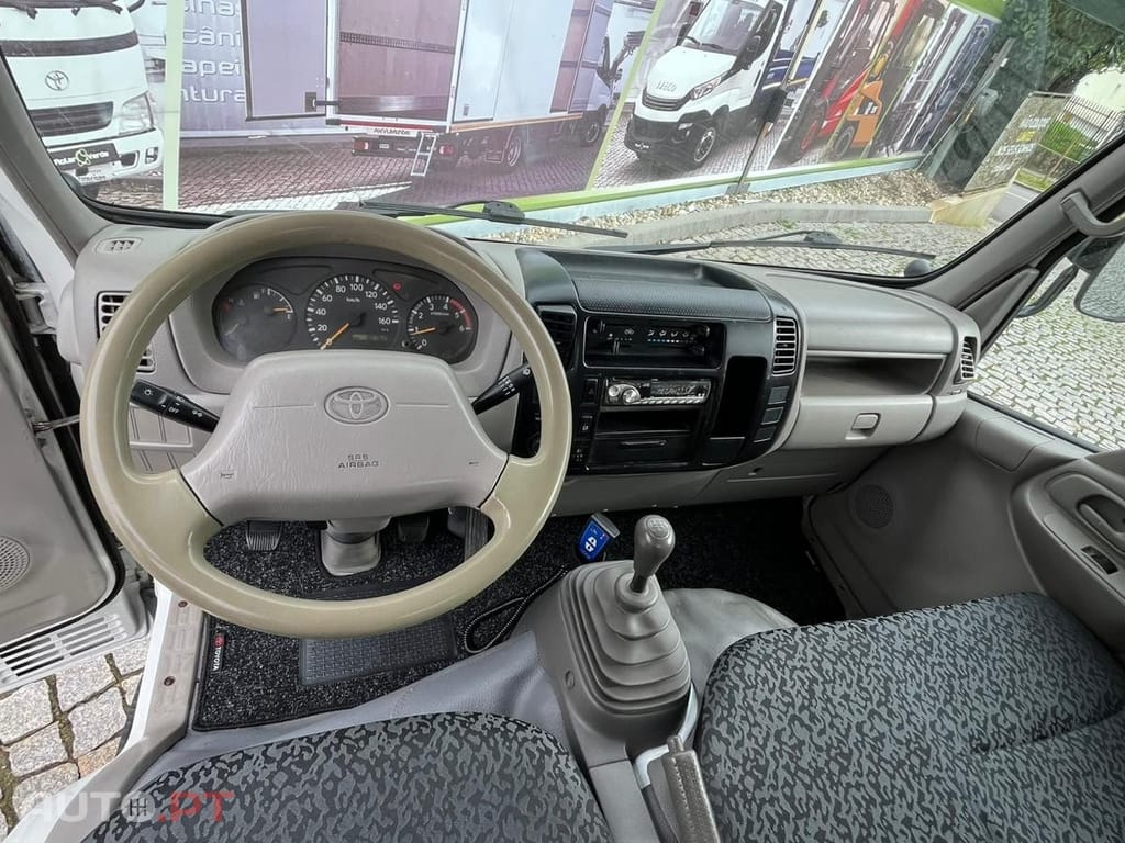 Toyota Dyna 3.0 - 144 CV  BASCULA TRILATERAL